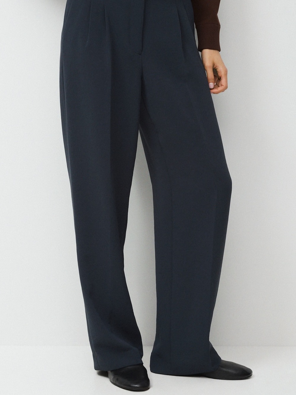 Aritzia Wilfred Effortless Pants Black Crepette High Rise Wide Leg Size 2 - Picture 16 of 16